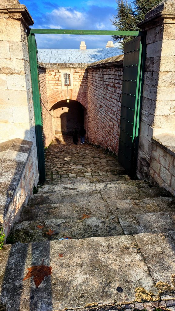 Abgang-zum-Hamam-576x1024 Istanbul, Stadt auf zwei Kontinenten